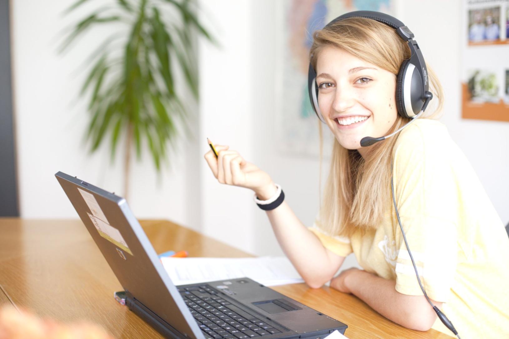 Interfaz de plataforma educativa optimizada para múltiples dispositivos